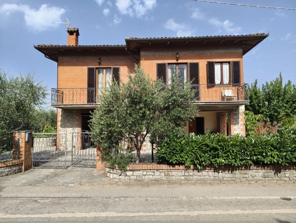 casa indipendente in vendita a Tuoro sul Trasimeno in zona Vernazzano