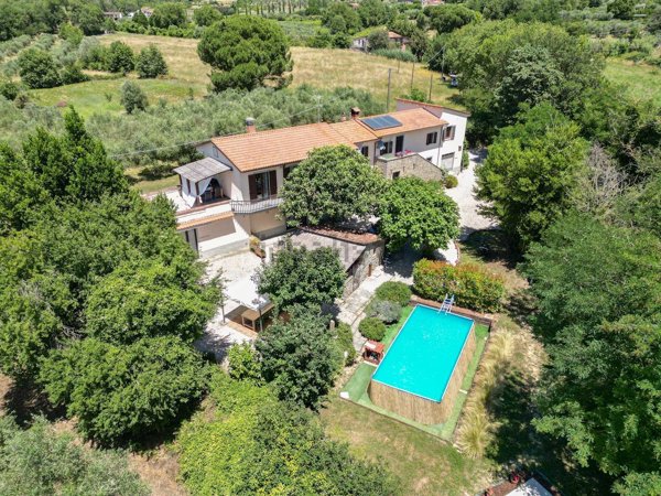 casa indipendente in vendita a Tuoro sul Trasimeno