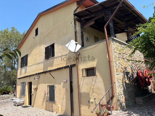 casa indipendente in vendita a Tuoro sul Trasimeno in zona Vernazzano