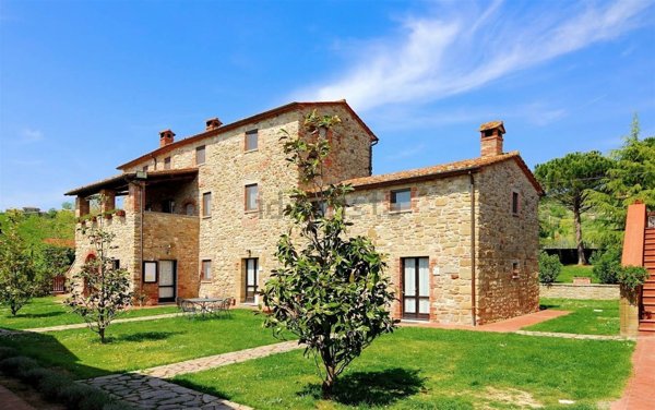 casale in vendita a Tuoro sul Trasimeno in zona Vernazzano