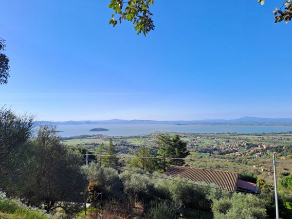casa indipendente in vendita a Tuoro sul Trasimeno in zona Vernazzano