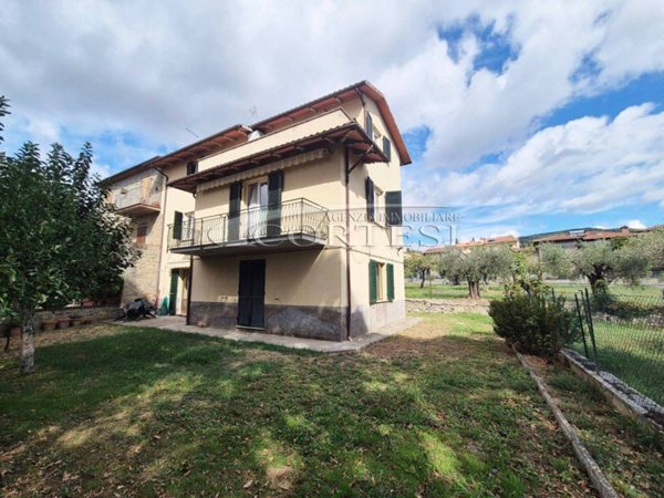 casa indipendente in vendita a Tuoro sul Trasimeno