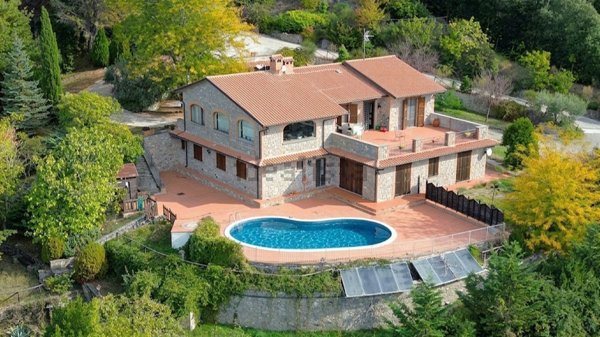 casa indipendente in vendita a Tuoro sul Trasimeno in zona Vernazzano