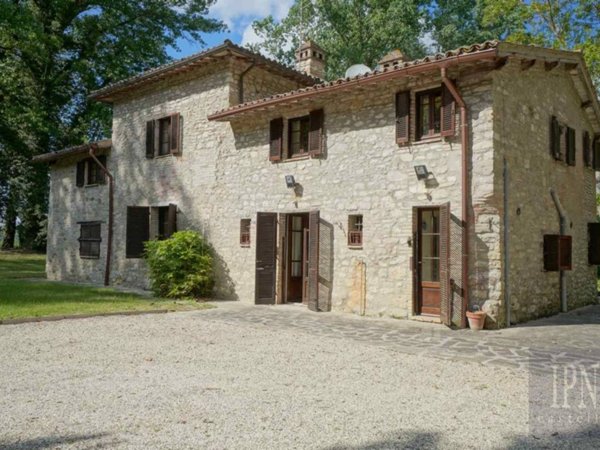 casa indipendente in vendita ad Umbertide in zona Pierantonio