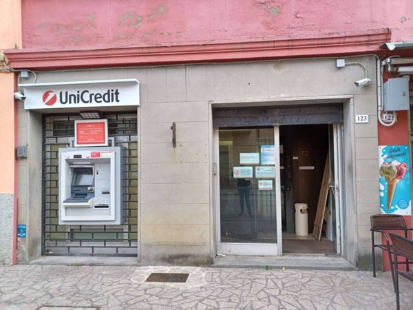 locale commerciale in vendita ad Umbertide in zona Pierantonio
