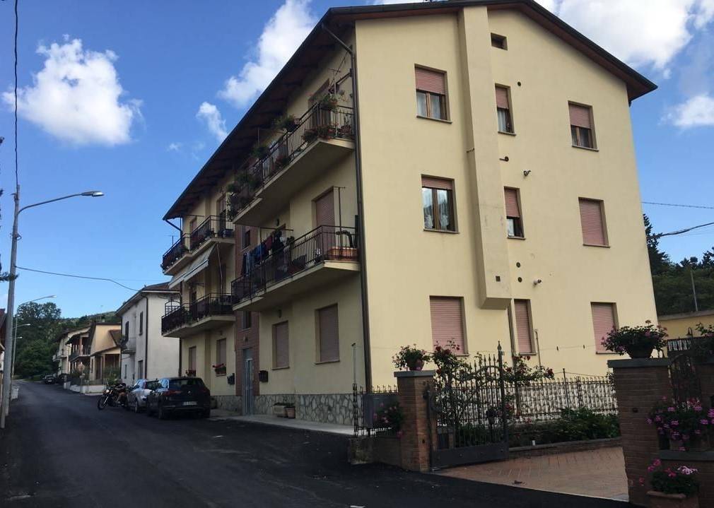 appartamento in vendita ad Umbertide in zona Calzolaro