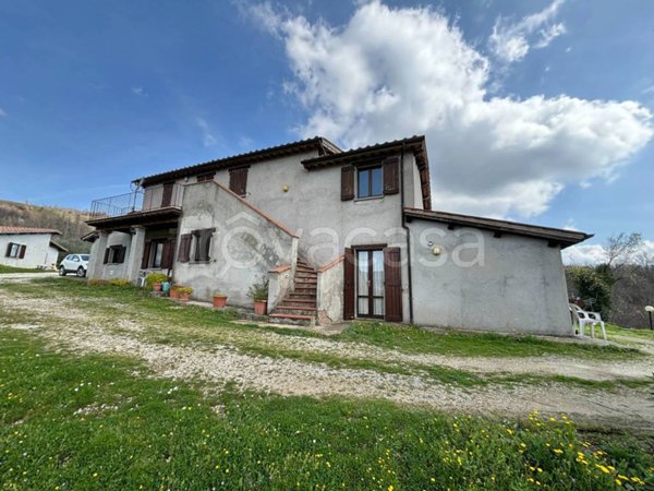 casa indipendente in vendita ad Umbertide in zona Preggio