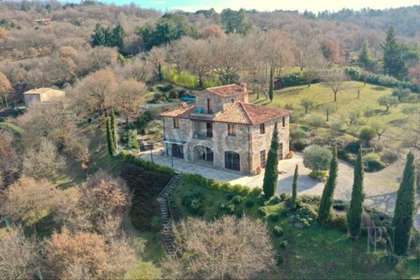 negozio in vendita ad Umbertide in zona Preggio