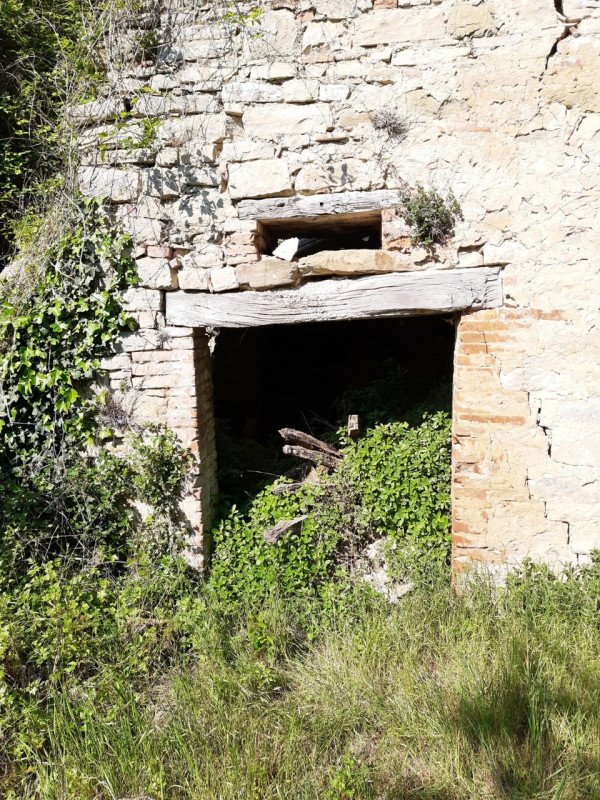 negozio in vendita ad Umbertide in zona Niccone