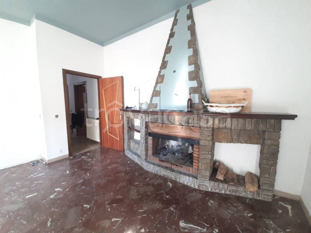 appartamento in vendita ad Umbertide in zona Pierantonio