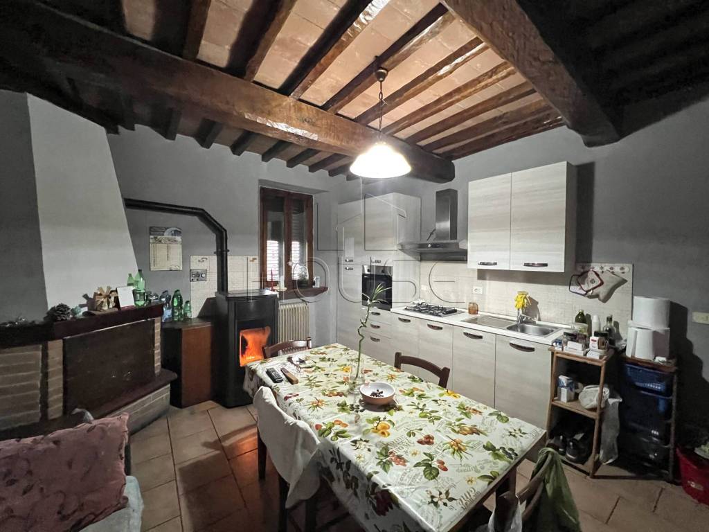 appartamento in vendita ad Umbertide in zona Calzolaro