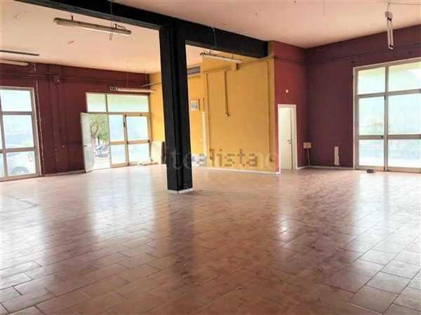 locale commerciale in vendita ad Umbertide