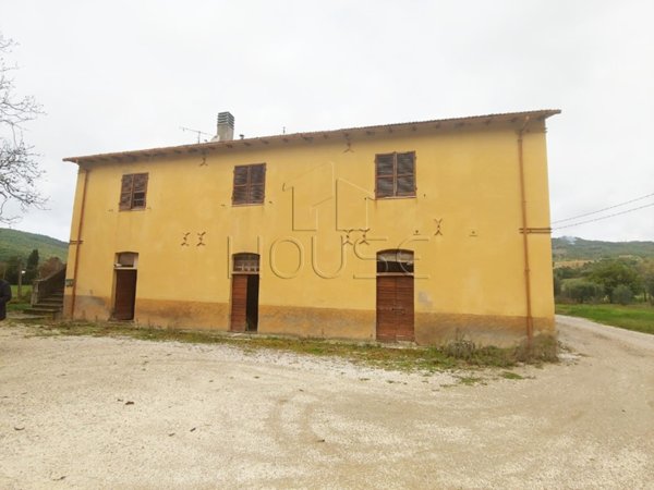 casa indipendente in vendita ad Umbertide in zona Comunaglia