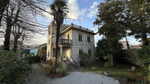 casa indipendente in vendita ad Umbertide in zona Pierantonio