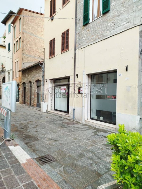 locale commerciale in vendita ad Umbertide