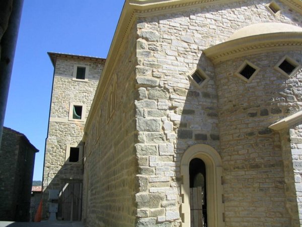 intera palazzina in vendita ad Umbertide in zona Preggio