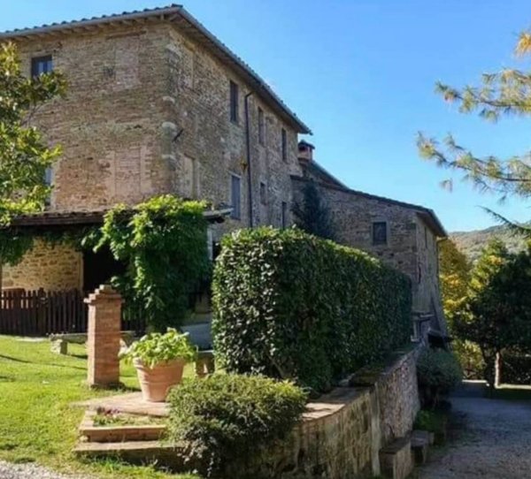 casa indipendente in vendita ad Umbertide in zona Comunaglia