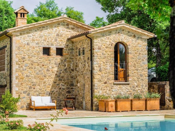 casa indipendente in vendita ad Umbertide in zona Calzolaro