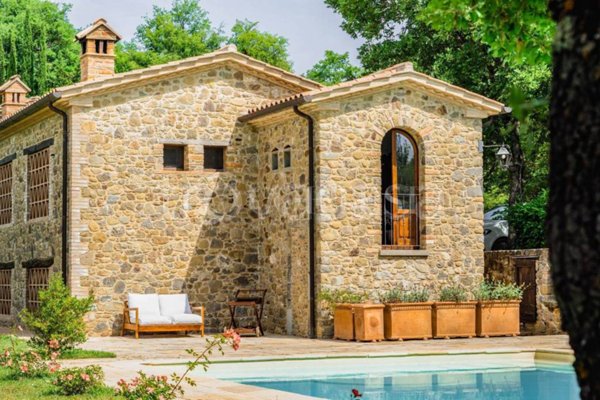 casa indipendente in vendita ad Umbertide in zona Calzolaro
