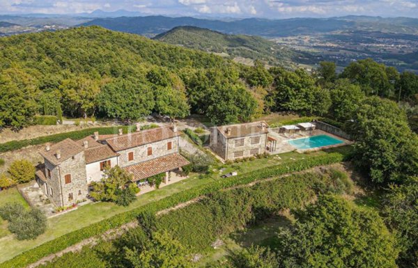 casa indipendente in vendita ad Umbertide in zona Calzolaro