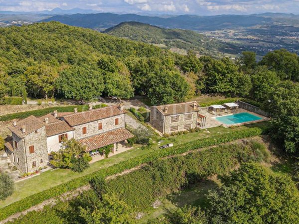 casa indipendente in vendita ad Umbertide in zona Calzolaro