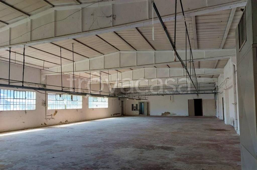 locale di sgombero in vendita ad Umbertide in zona Montecastelli