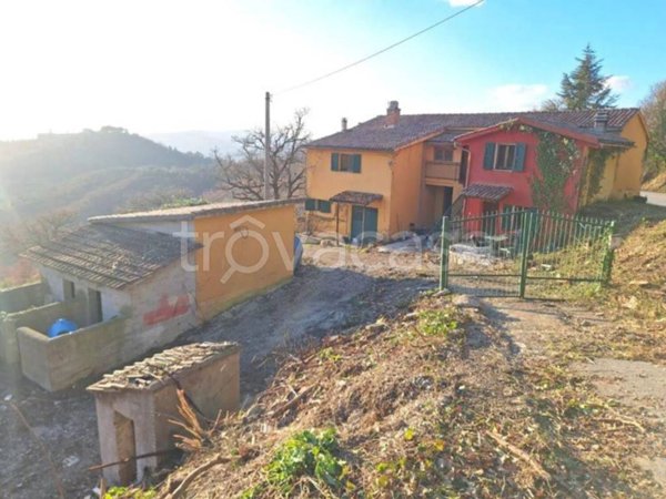 casa indipendente in vendita ad Umbertide in zona Preggio