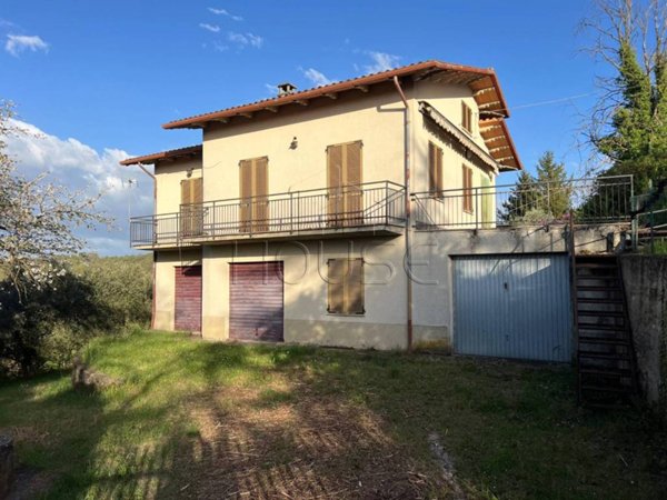 casa indipendente in vendita ad Umbertide in zona Calzolaro