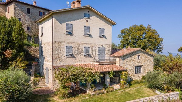 casa indipendente in vendita ad Umbertide in zona Badia