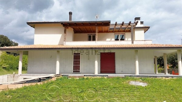 casa indipendente in vendita ad Umbertide in zona Pierantonio