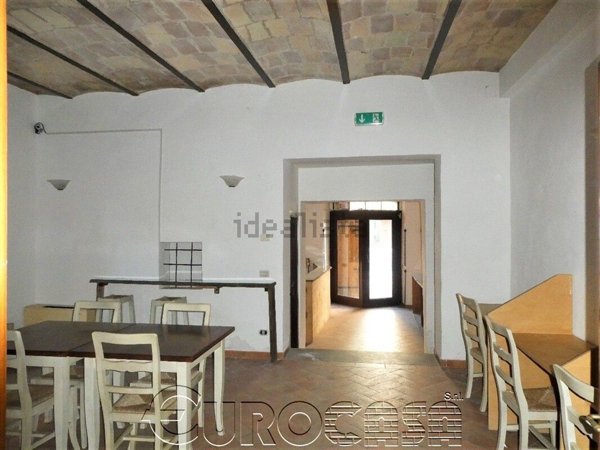 locale commerciale in vendita ad Umbertide