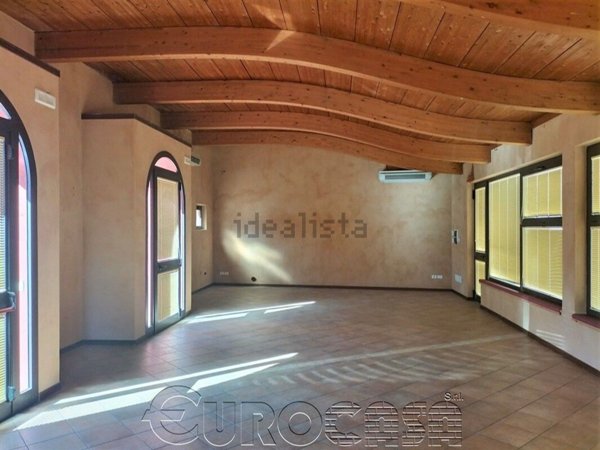 locale commerciale in vendita ad Umbertide