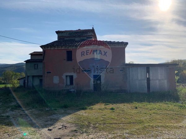 casale in vendita ad Umbertide in zona Pierantonio
