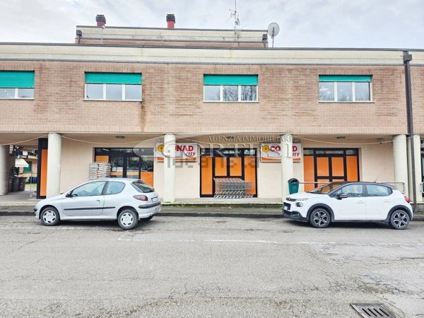 locale commerciale in vendita ad Umbertide