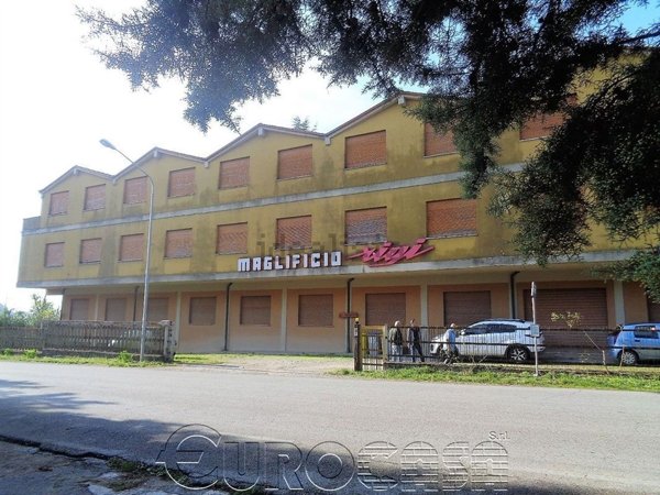 capannone in vendita ad Umbertide in zona Pierantonio