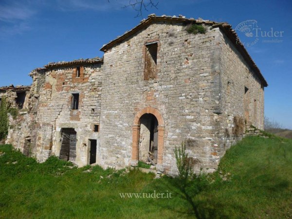 negozio in vendita ad Umbertide in zona Niccone
