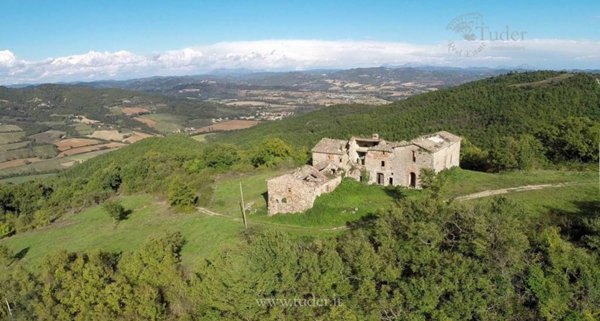 negozio in vendita ad Umbertide in zona Niccone