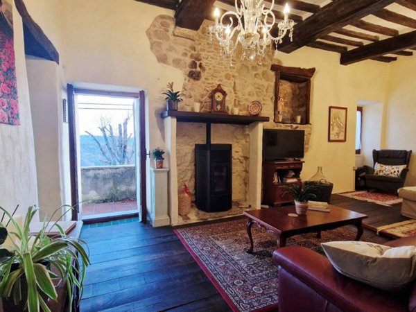 appartamento in vendita ad Umbertide in zona Preggio