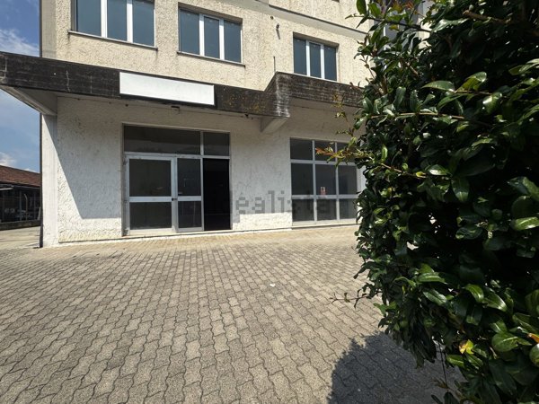 locale commerciale in vendita ad Umbertide