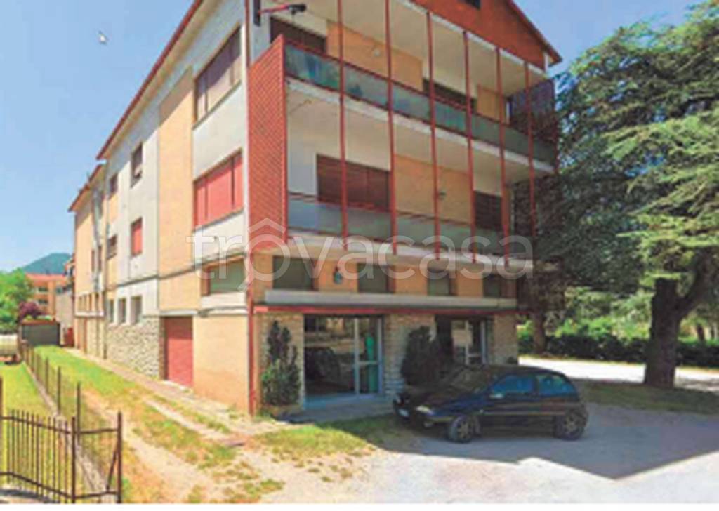 locale commerciale in vendita ad Umbertide