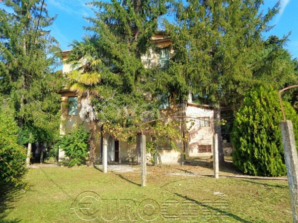 casa indipendente in vendita ad Umbertide in zona Pierantonio