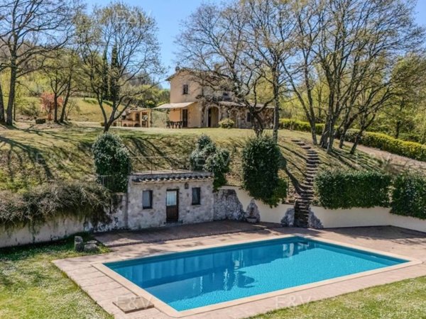 casa indipendente in vendita ad Umbertide in zona Calzolaro