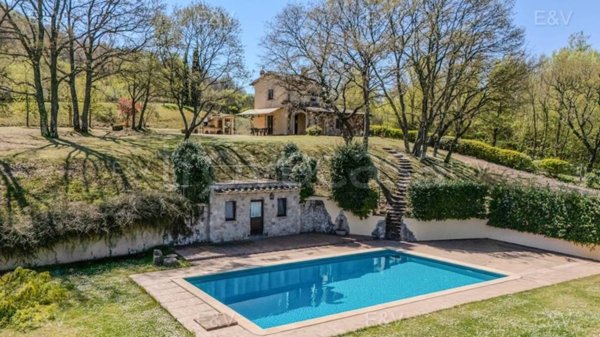 casa indipendente in vendita ad Umbertide in zona Calzolaro