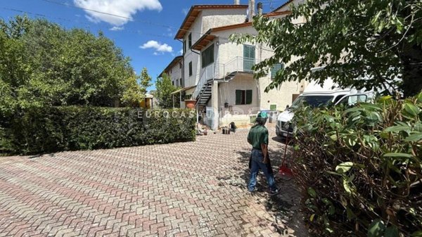 appartamento in vendita ad Umbertide in zona Calzolaro