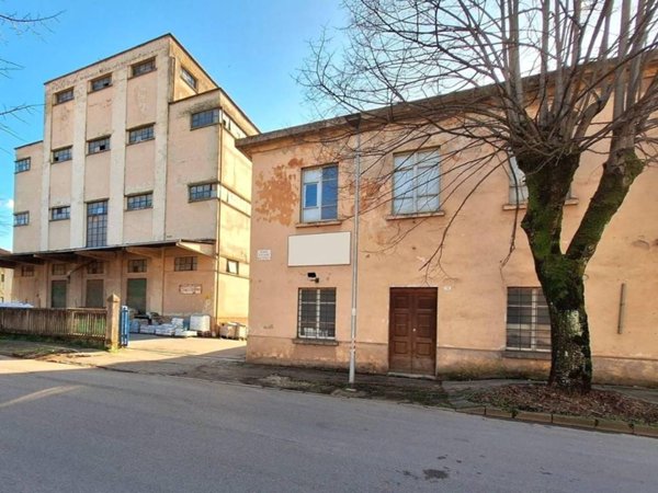 locale commerciale in vendita ad Umbertide