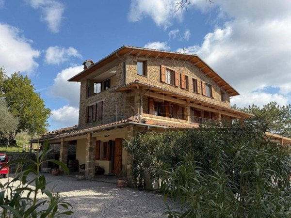 casa indipendente in vendita ad Umbertide in zona Preggio