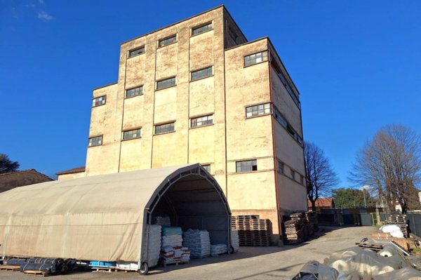 locale commerciale in vendita ad Umbertide