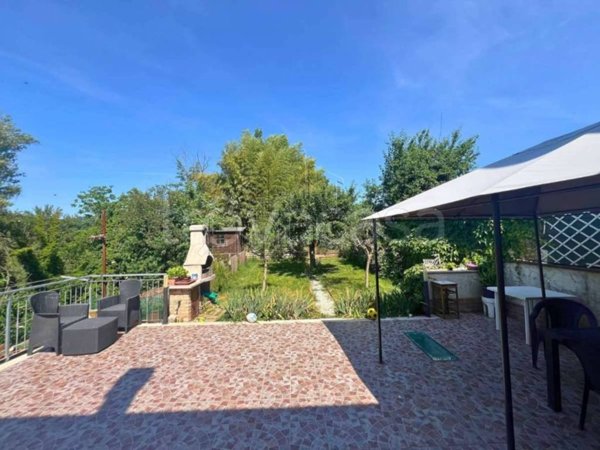 appartamento in vendita ad Umbertide in zona Montecastelli