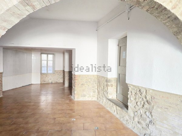 locale commerciale in vendita ad Umbertide