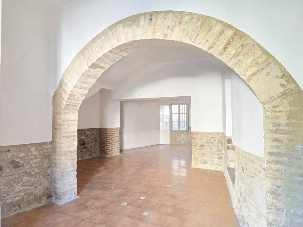 locale commerciale in vendita ad Umbertide